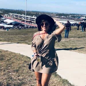 Meet your Posher, Alicia